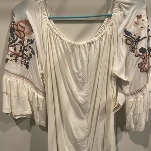 Altar’d State T-shirt Size M